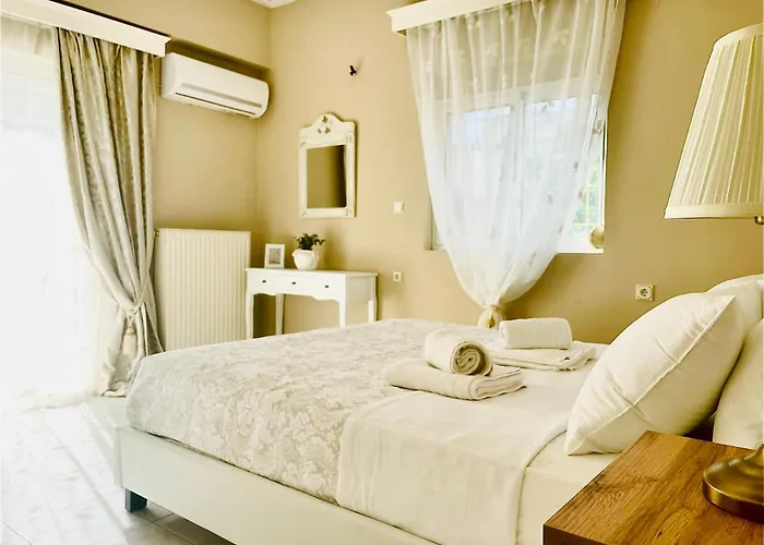 Christina_apt * Hriszí Aktí Haniá